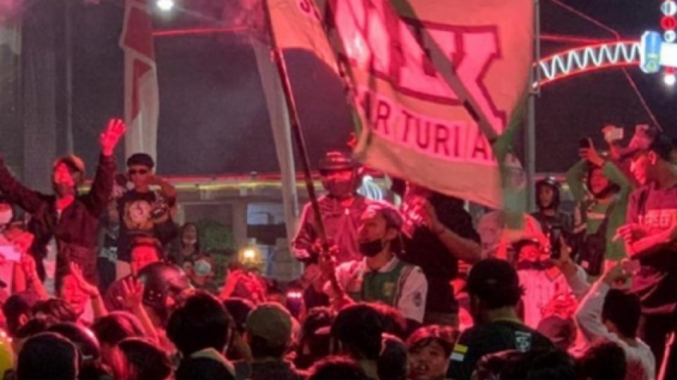 Ribuan Bonek Rayakan Ultah Persebaya di Jalan, Puluhan di Antaranya Diamankan