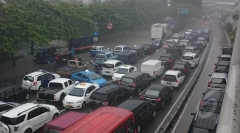 Jakarta Padat Merayap Setelah Diguyur Hujan