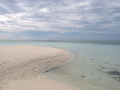 Pasir Pantai Ini Menjorok ke Lautan 