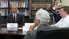  Terkuak Identitas Pria Misterius dalam Rapat Obama