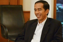 Kancing Jas Presiden Jokowi Jadi Sorotan Netizen