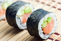 Sering Menatap Layar Bisa Picu Kerusakan Mata. Atasi Dengan Makan Sushi!