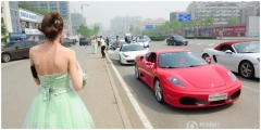 Wah, Pernikahan Ini Konvoi 30 Mobil Sports Di Cina
