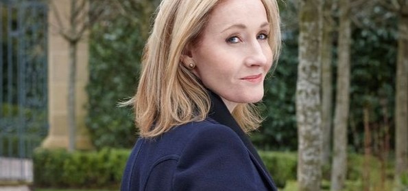 JK Rowling Menyapa Penggemar nya dengan Bahasa Gaul di Twitter