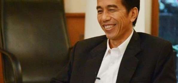 Kancing Jas Presiden Jokowi Jadi Sorotan Netizen