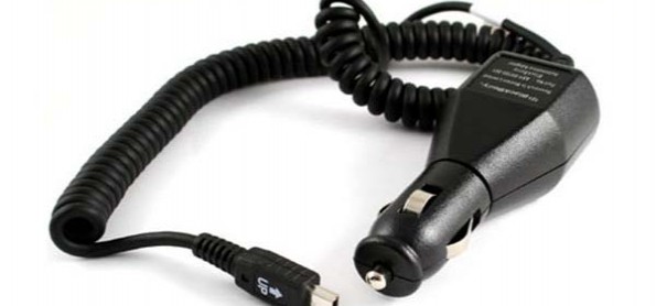 Hati-hati! Charger Mobil Ternyata Bisa Merusak Gadget