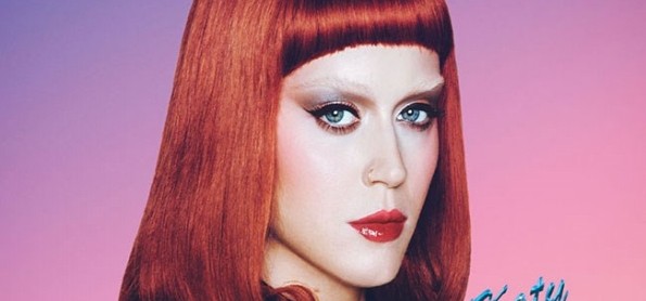Gaya Katy Perry dengan Rambut Merah Menyala